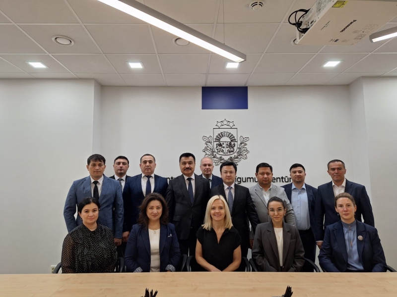 Uzbekistānas delegācija CFLA